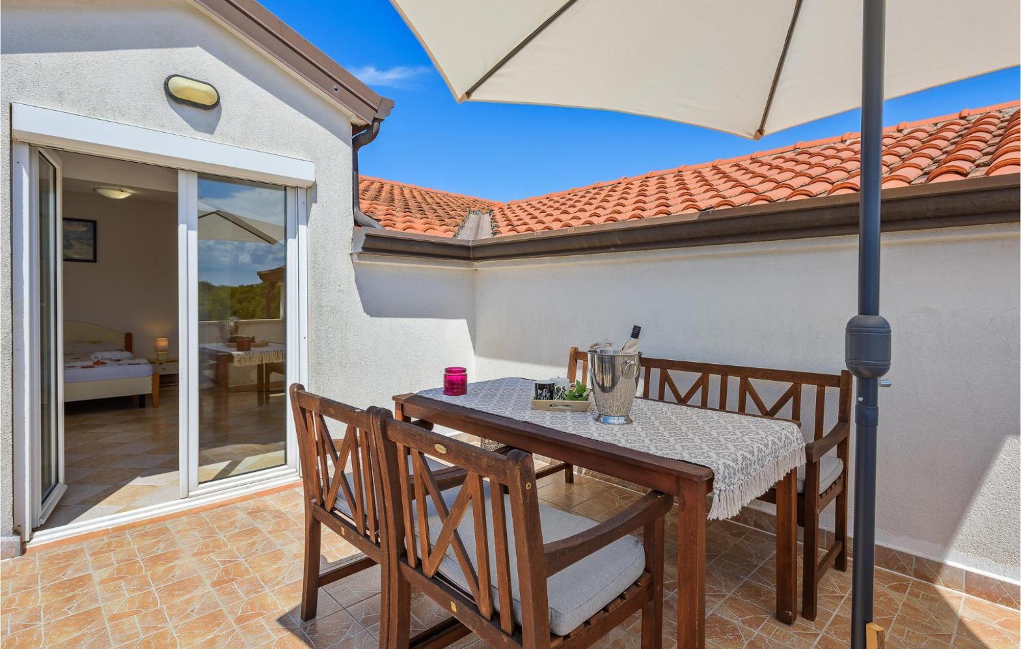 Apartment Beautiful Apartment In Porec With Kitchen *