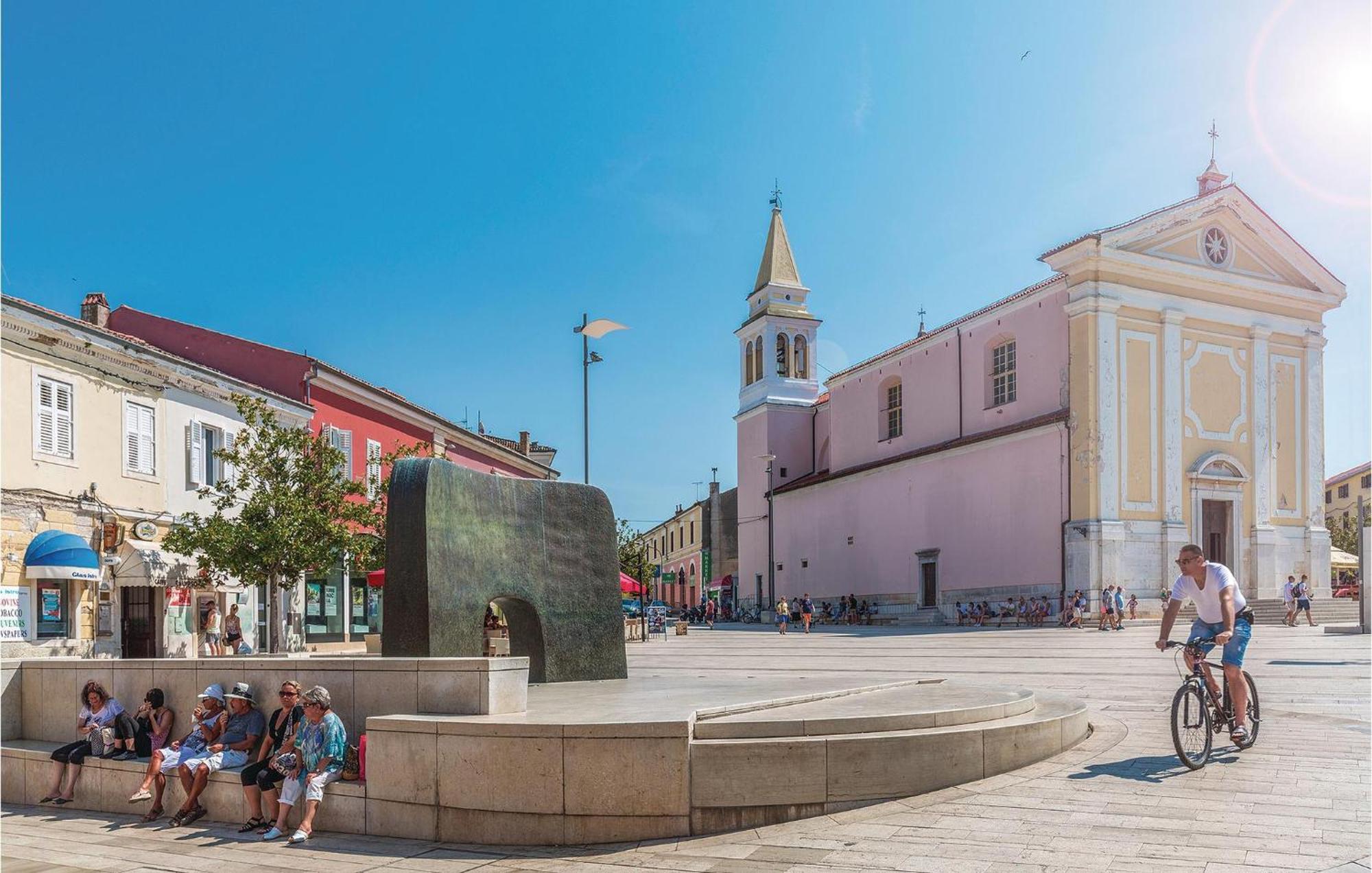 Beautiful Apartment In Porec With Kitchen Apartment *