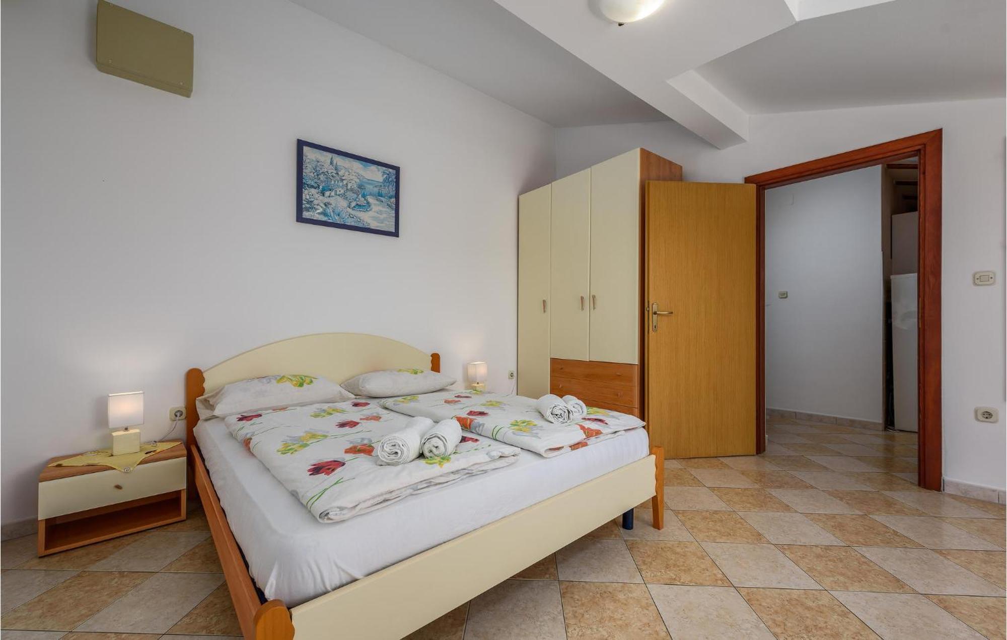 Beautiful Apartment In Porec With Kitchen