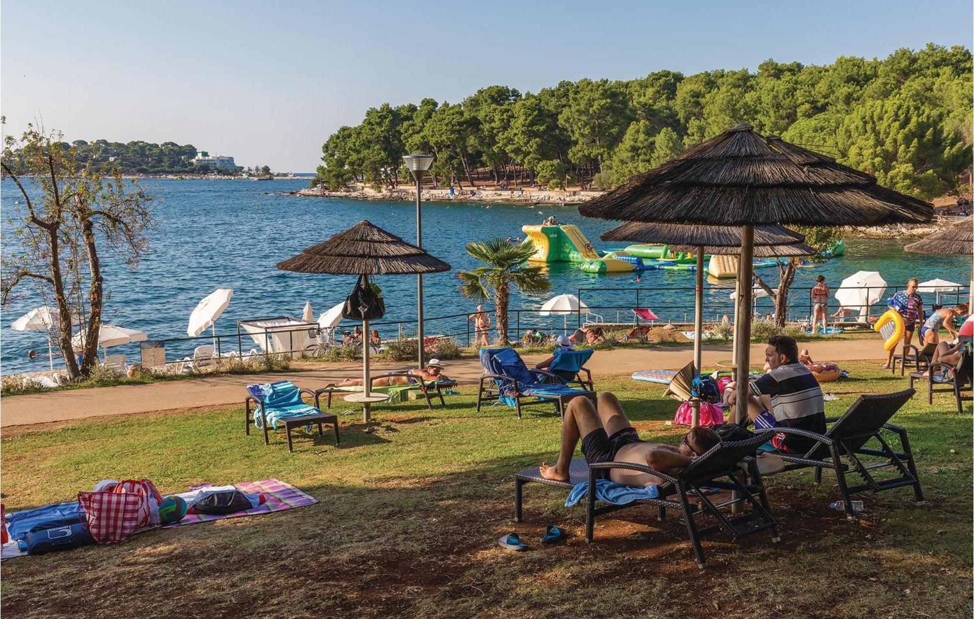 Beautiful Apartment In Porec With Kitchen Apartment *