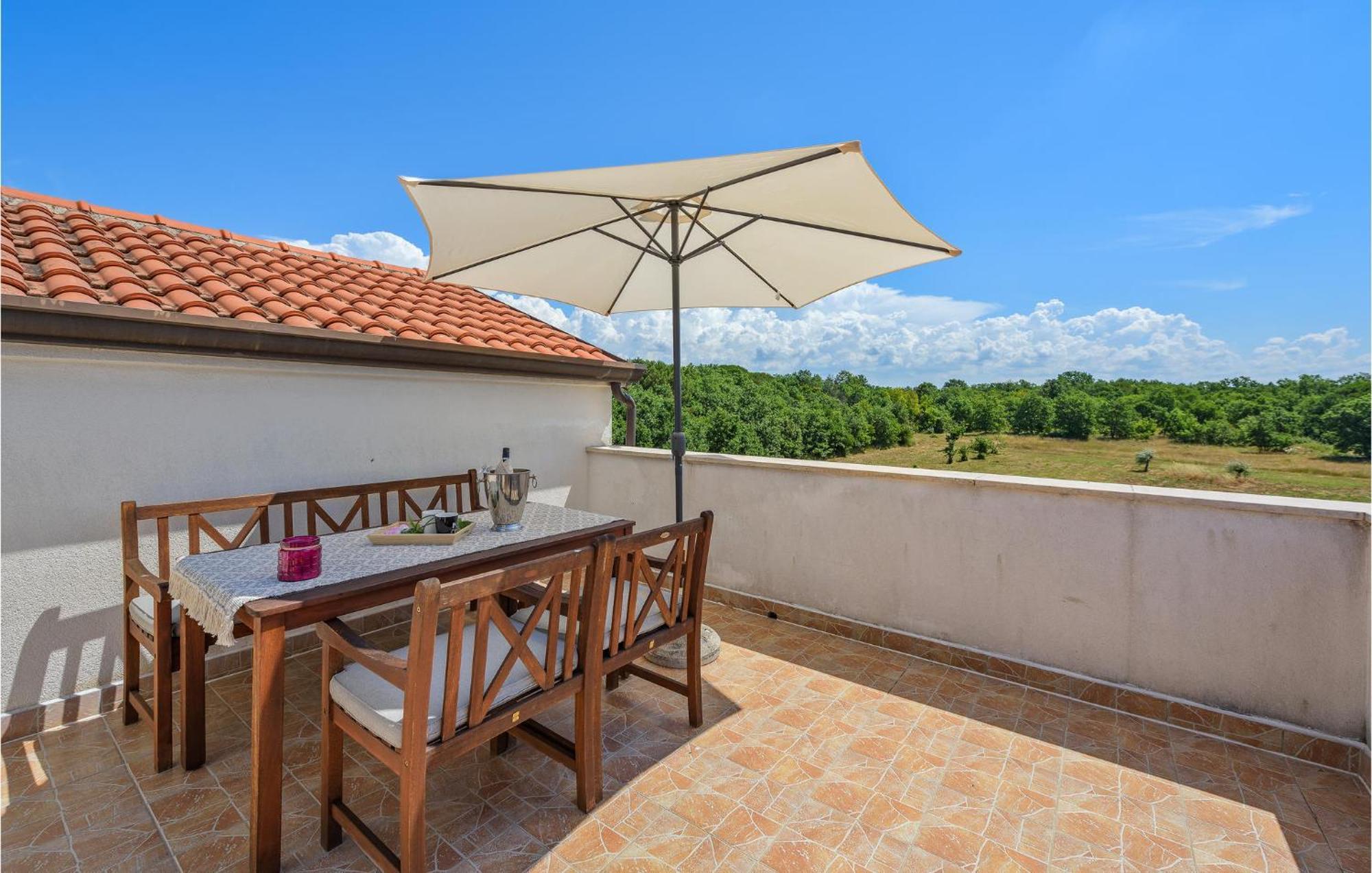 Beautiful Apartment In Porec With Kitchen Apartment *