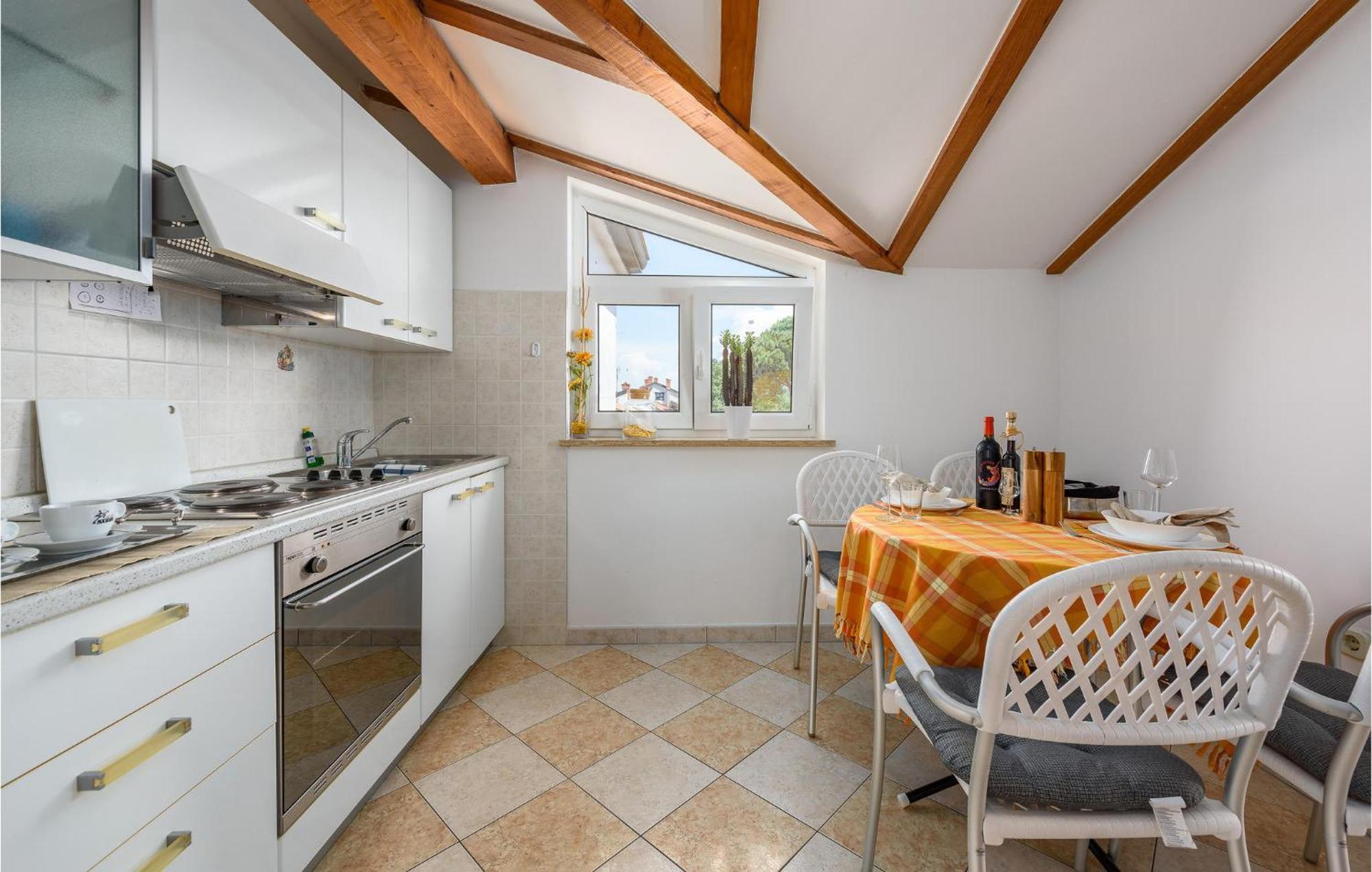 Apartment Beautiful Apartment In Porec With Kitchen