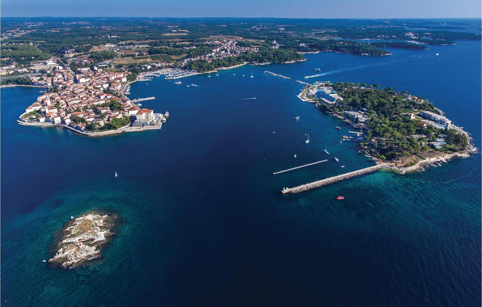 Beautiful Apartment In Porec With Kitchen Apartment