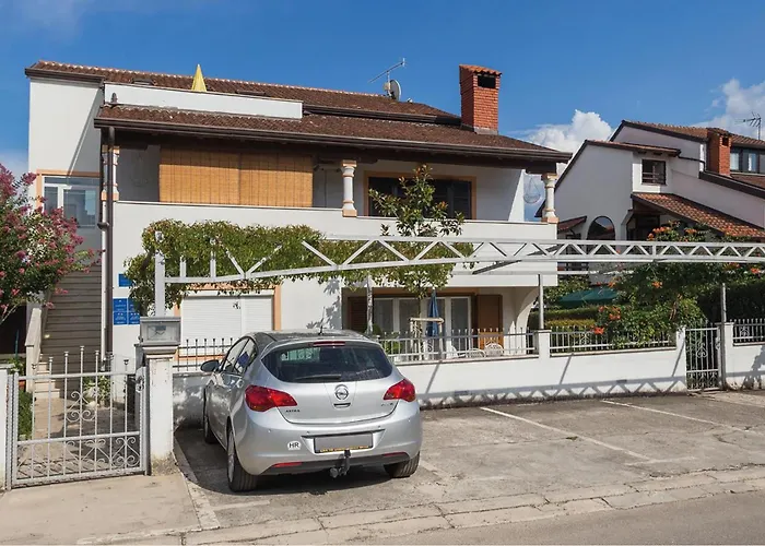 Beautiful Apartment In Porec With Kitchen
