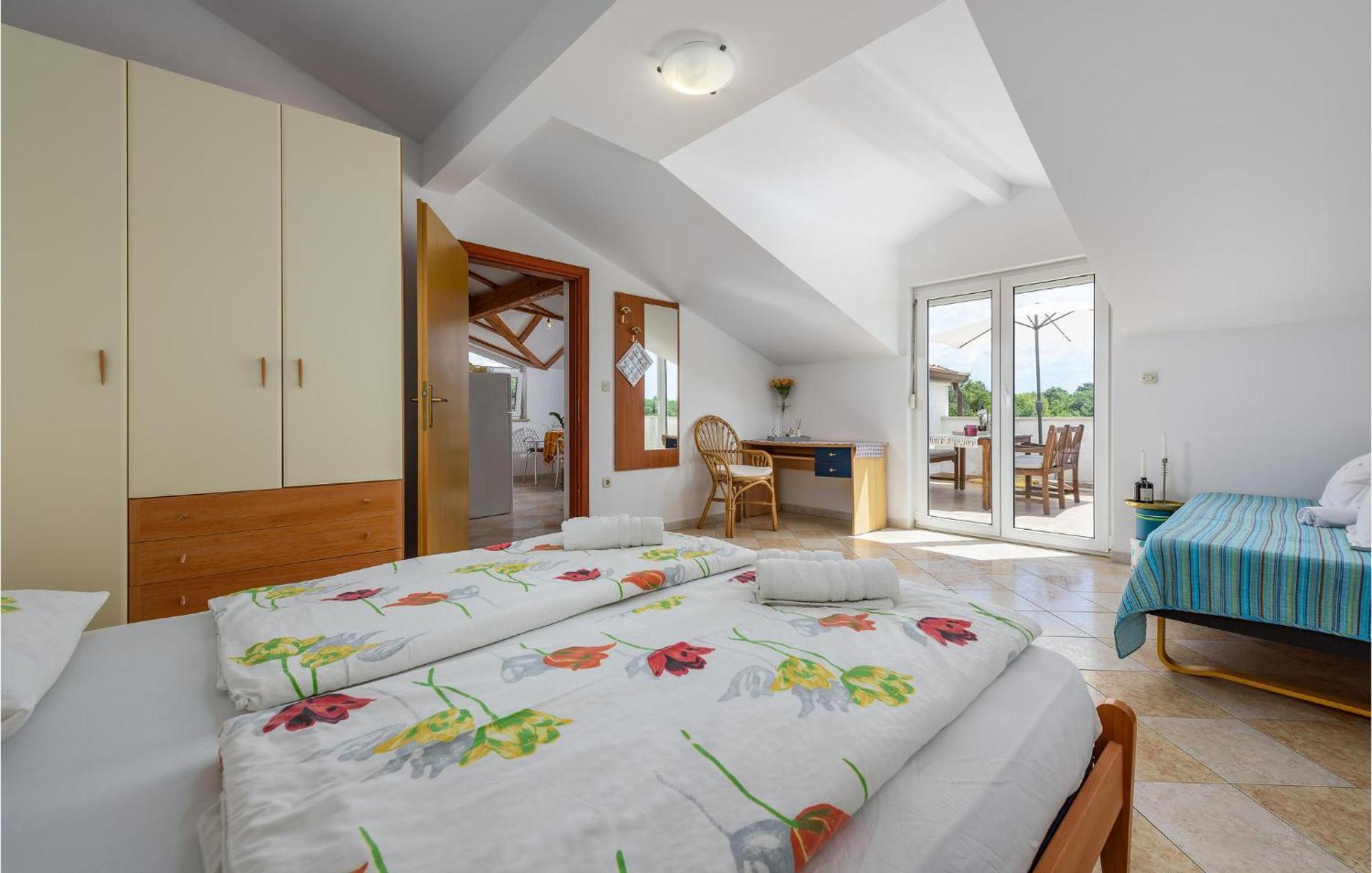 Apartman Beautiful Apartment In Porec With Kitchen Porec